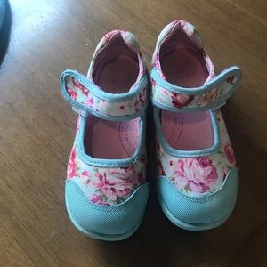Floral pediped shoes